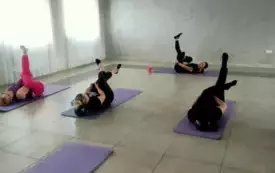 zdjecie przedstawiające osoby podczas zajęć w klubie seniora